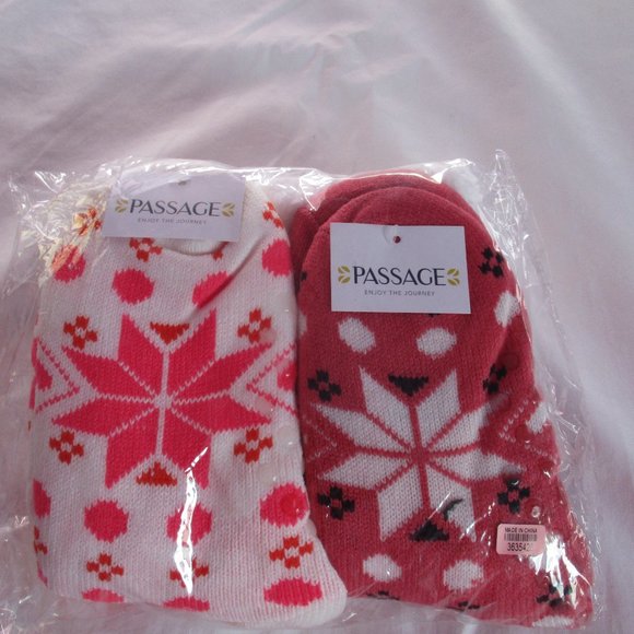 Set of 2 Pairs White and Fuchsia Snowflake Pattern with Inside Sherpa - Picture 9 of 12